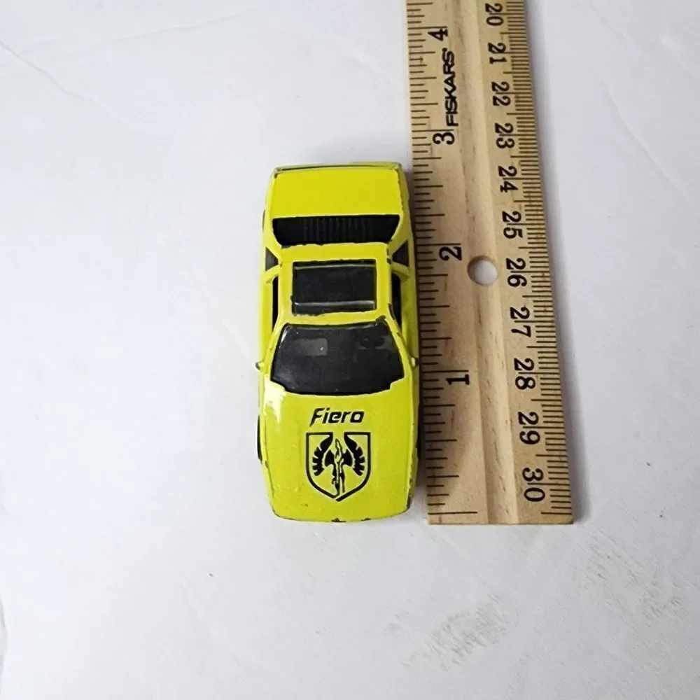 Matchbox 2008 lifeguard Honda Ridgeline 1st Generation White Tiki Pickup Truck